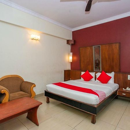 Oyo 18762 Vaishnavi Residency Hotel Bangalore Luaran gambar