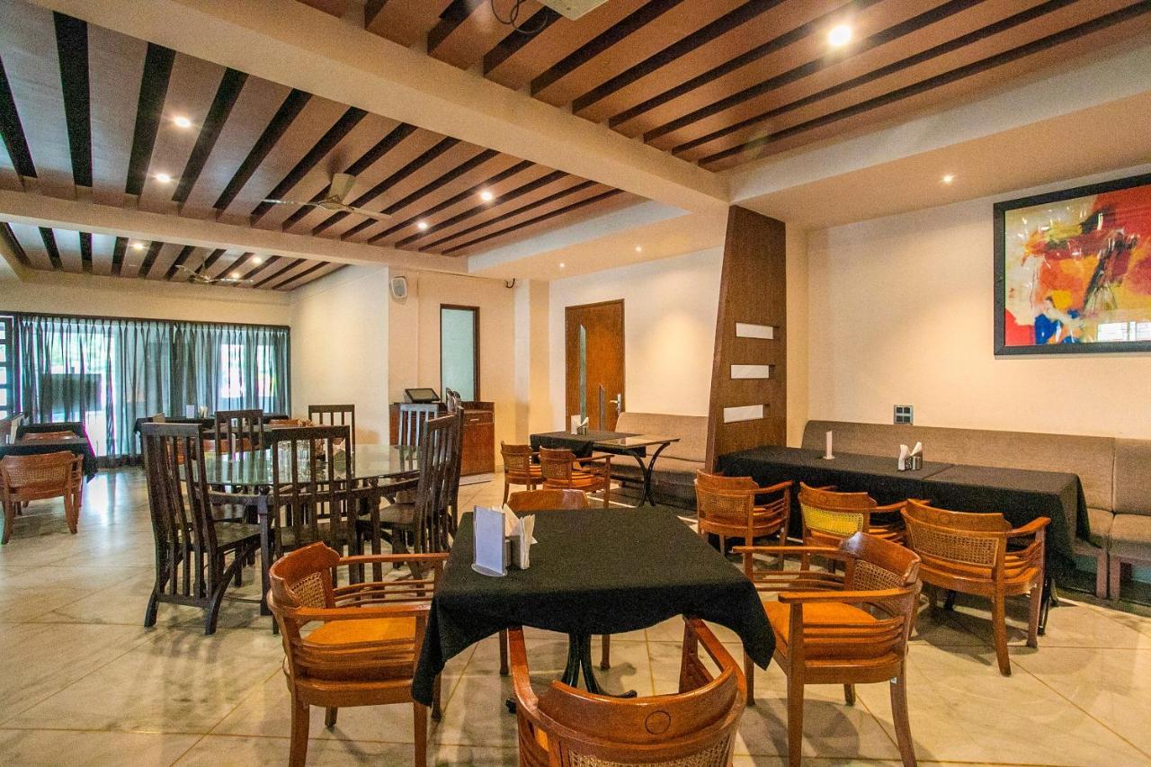 Oyo 18762 Vaishnavi Residency Hotel Bangalore Luaran gambar