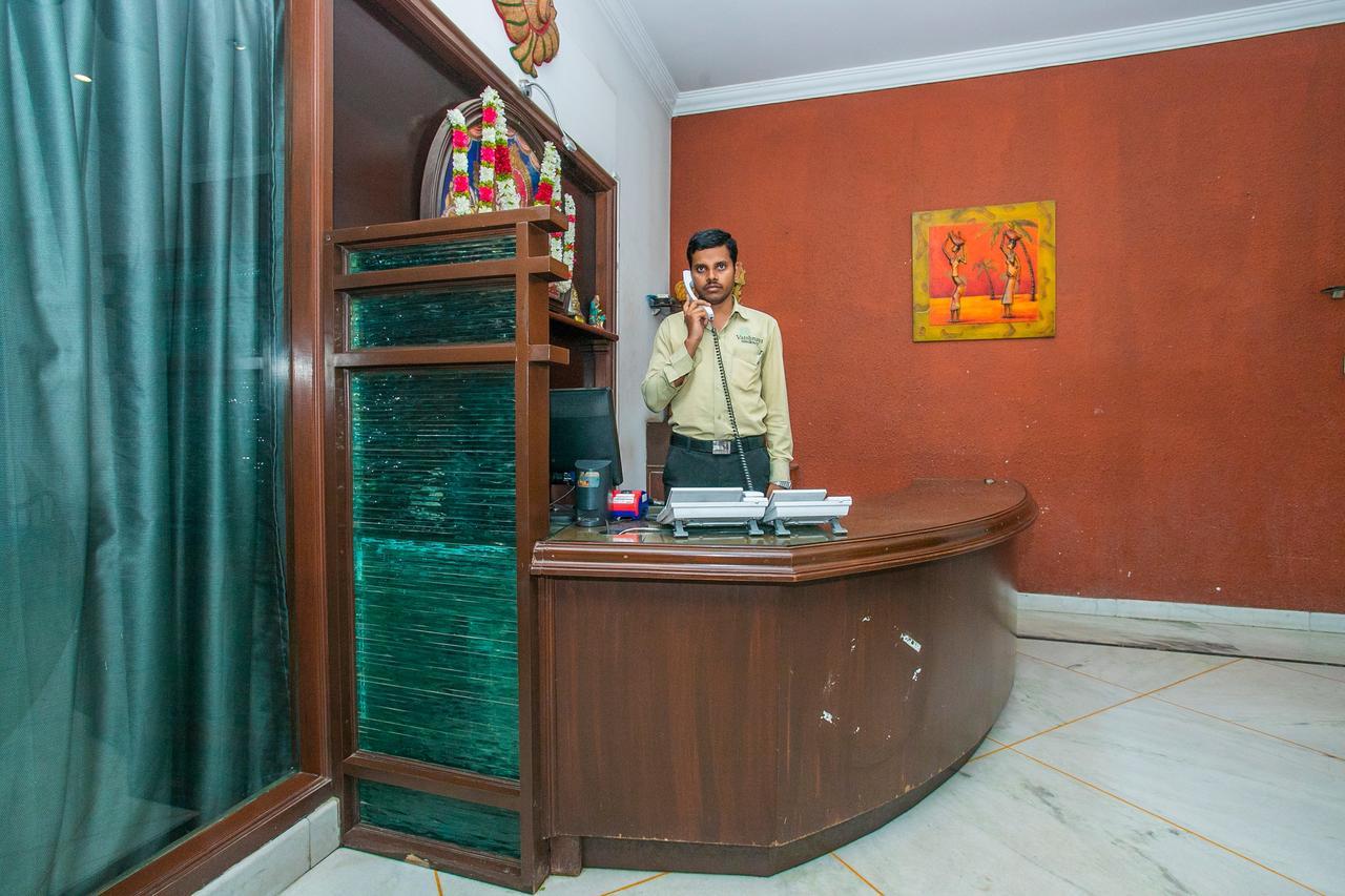 Oyo 18762 Vaishnavi Residency Hotel Bangalore Luaran gambar