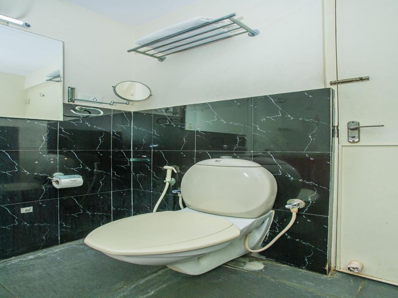 Oyo 18762 Vaishnavi Residency Hotel Bangalore Luaran gambar