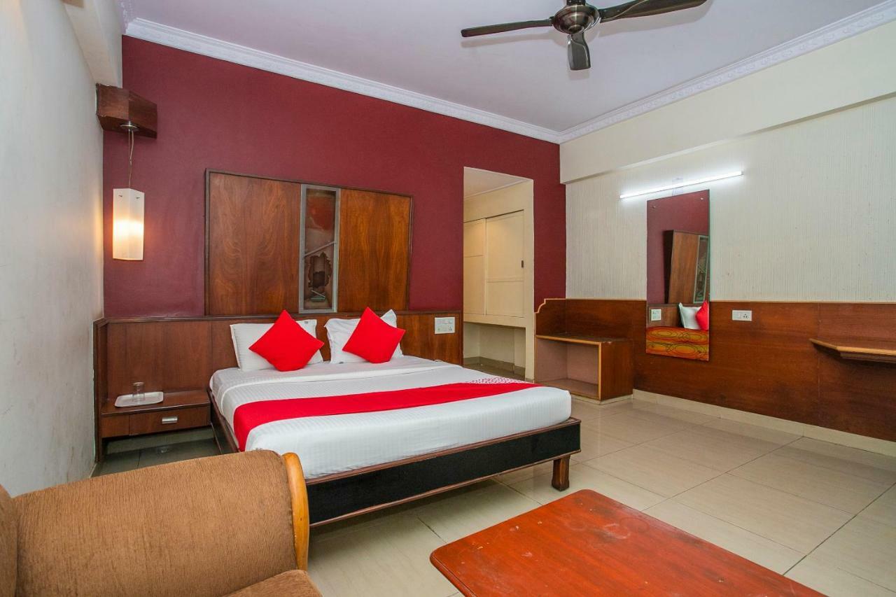 Oyo 18762 Vaishnavi Residency Hotel Bangalore Luaran gambar
